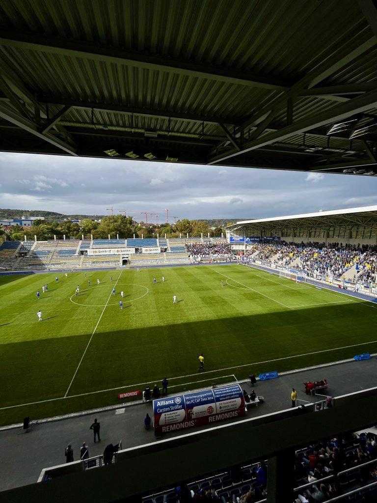 Der FC Carl-Zeiss Jena im Regionalliga-Spiel gegen den F.C. Hansa Rostock II in der ad Hoc Arena