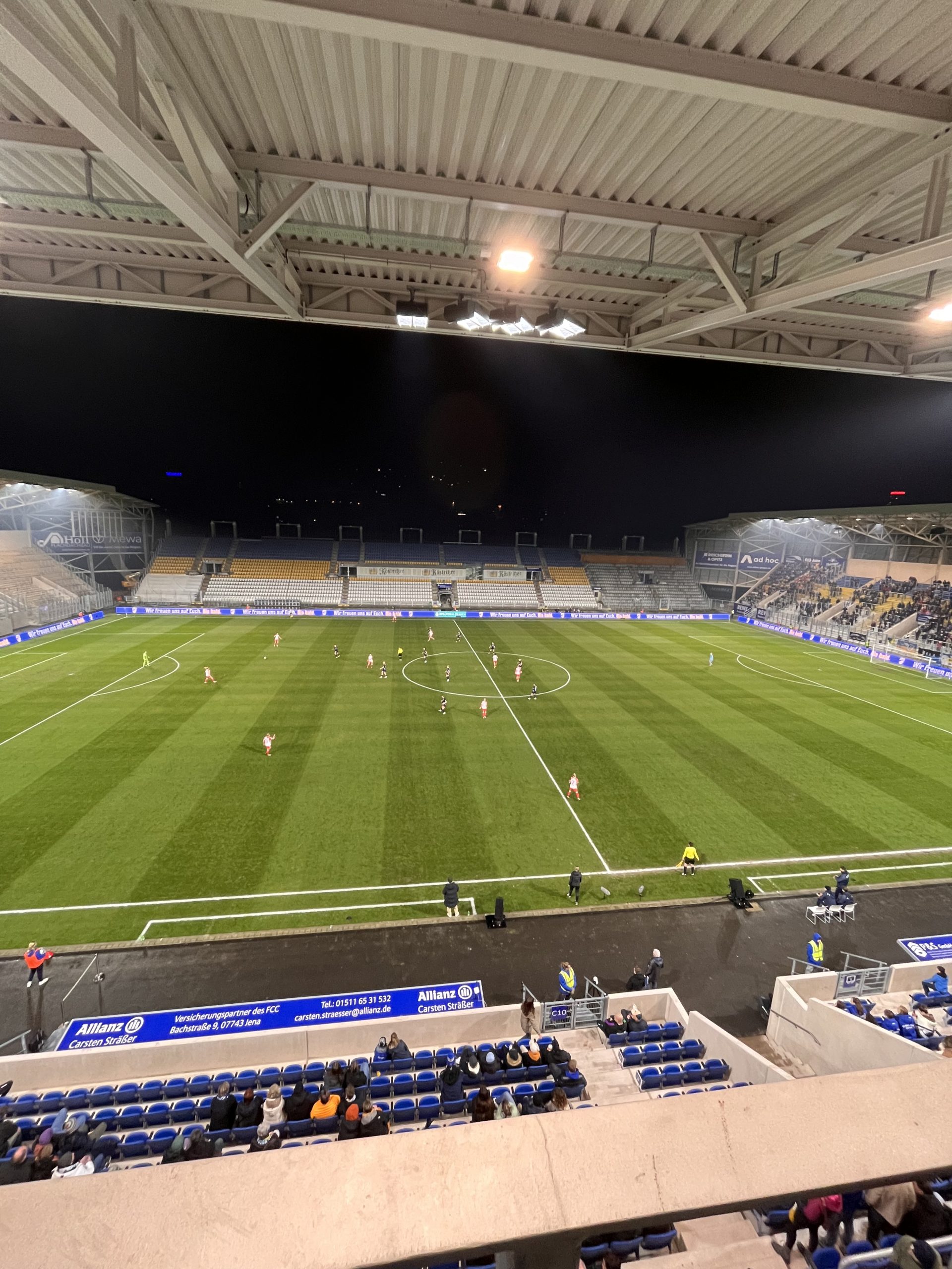Die Frauen des FC Carl-Zeiss Jena im DFB-Pokalviertelfinale gegen den FC Bayern München