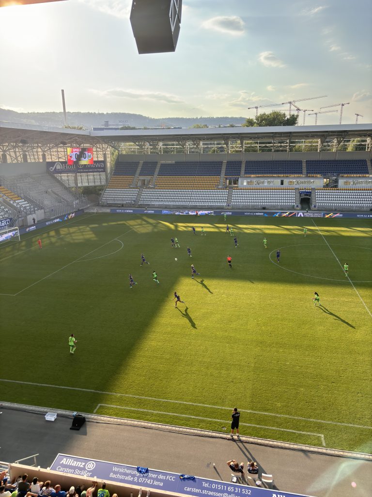 Die Frauen des FC Carl Zeiss Jena waren beim Testspiel gegen den VfL Wolfsburg viel im Verteidigungsmodus